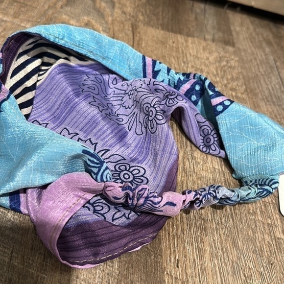 Handcrafted, upcycled silk saree fabric reversible headband OS - Picture 4 of 5